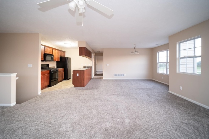 600 Clayton, SYCAMORE, Illinois 60178, 2 Bedrooms Bedrooms, ,2 BathroomsBathrooms,Condominium,For Sale,Clayton,202506577