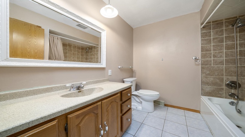 5653 Fox, SOUTH BELOIT, Illinois 61080, 3 Bedrooms Bedrooms, ,1 BathroomBathrooms,House,For Sale,Fox,202506578