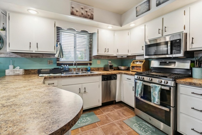 1934 Philip, DIXON, Illinois 61021, 4 Bedrooms Bedrooms, ,2 BathroomsBathrooms,House,For Sale,Philip,202503938