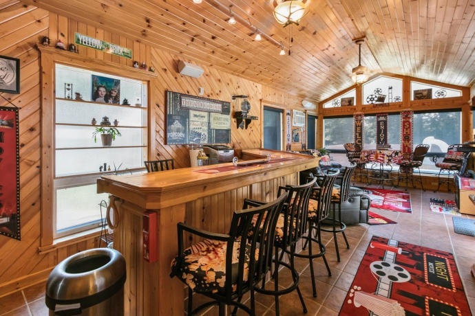 1934 Philip, DIXON, Illinois 61021, 4 Bedrooms Bedrooms, ,2 BathroomsBathrooms,House,For Sale,Philip,202503938