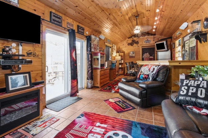 1934 Philip, DIXON, Illinois 61021, 4 Bedrooms Bedrooms, ,2 BathroomsBathrooms,House,For Sale,Philip,202503938