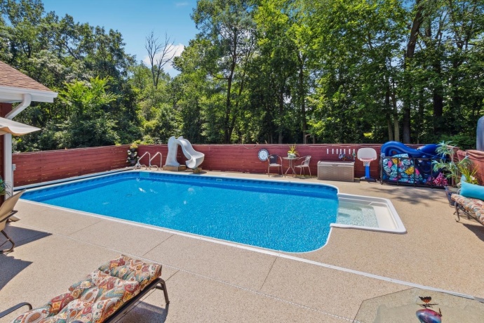 1934 Philip, DIXON, Illinois 61021, 4 Bedrooms Bedrooms, ,2 BathroomsBathrooms,House,For Sale,Philip,202503938