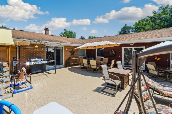 1934 Philip, DIXON, Illinois 61021, 4 Bedrooms Bedrooms, ,2 BathroomsBathrooms,House,For Sale,Philip,202503938