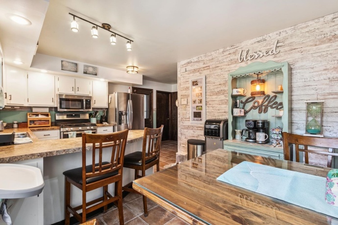 1934 Philip, DIXON, Illinois 61021, 4 Bedrooms Bedrooms, ,2 BathroomsBathrooms,House,For Sale,Philip,202503938