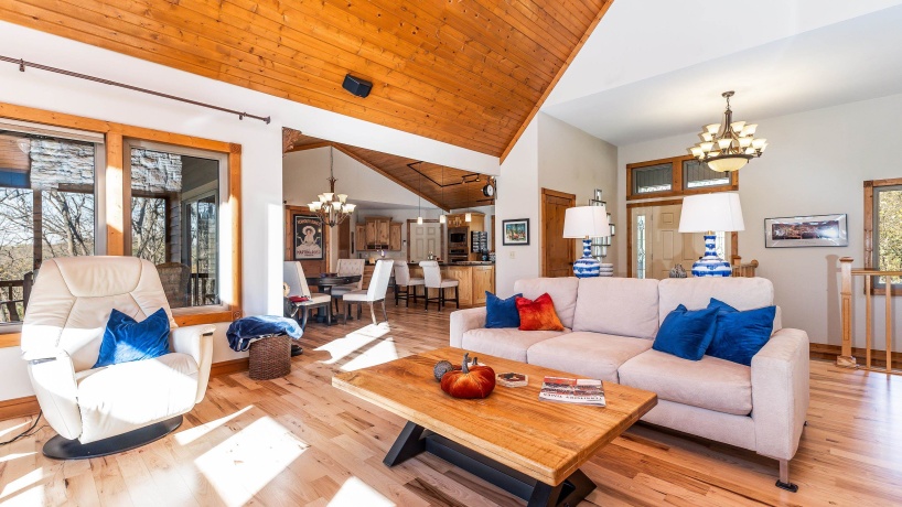 16 Timberline, GALENA, Illinois 61036, 3 Bedrooms Bedrooms, ,3 BathroomsBathrooms,House,For Sale,Timberline,202506641