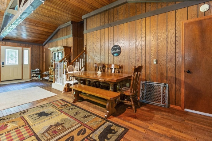 109 Blackberry, DIXON, Illinois 61021, 2 Bedrooms Bedrooms, ,2 BathroomsBathrooms,House,For Sale,Blackberry,202506661