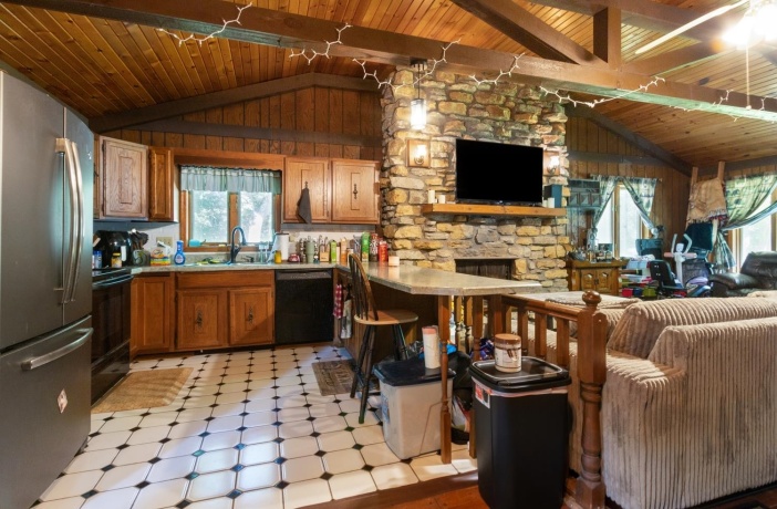 109 Blackberry, DIXON, Illinois 61021, 2 Bedrooms Bedrooms, ,2 BathroomsBathrooms,House,For Sale,Blackberry,202506661