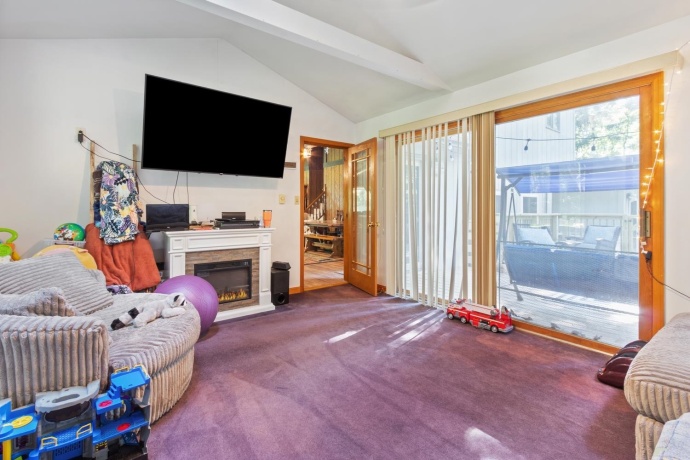 109 Blackberry, DIXON, Illinois 61021, 2 Bedrooms Bedrooms, ,2 BathroomsBathrooms,House,For Sale,Blackberry,202506661