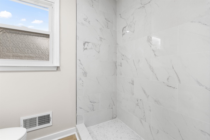 6402 East, LOVES PARK, Illinois 61111, 3 Bedrooms Bedrooms, ,2 BathroomsBathrooms,House,For Sale,East,202506666