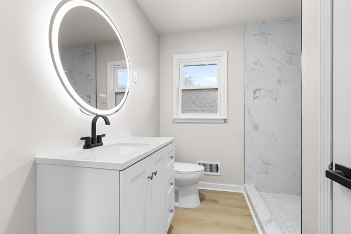 6402 East, LOVES PARK, Illinois 61111, 3 Bedrooms Bedrooms, ,2 BathroomsBathrooms,House,For Sale,East,202506666