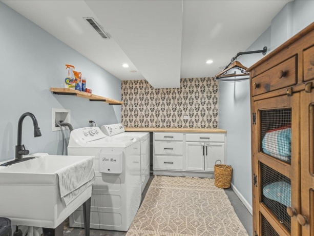 1909 23rd, ROCKFORD, Illinois 61108, 3 Bedrooms Bedrooms, ,2 BathroomsBathrooms,House,For Sale,23rd,202506685