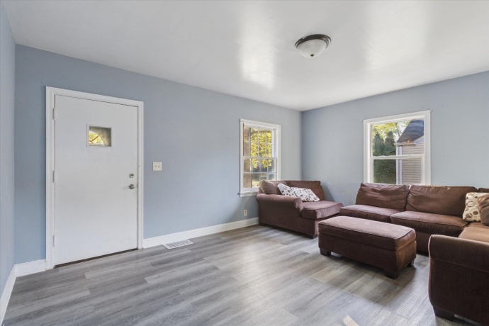 305 Foster, ROCKFORD, Illinois 61102, 2 Bedrooms Bedrooms, ,1 BathroomBathrooms,House,For Sale,Foster,202506707