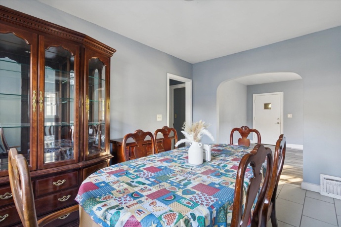 305 Foster, ROCKFORD, Illinois 61102, 2 Bedrooms Bedrooms, ,1 BathroomBathrooms,House,For Sale,Foster,202506707