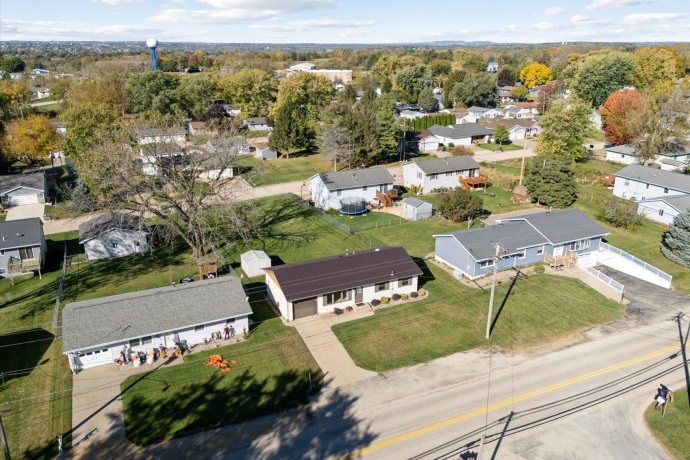 8920 Badger, EAST DUBUQUE, Illinois 61025, 3 Bedrooms Bedrooms, ,1 BathroomBathrooms,House,For Sale,Badger,202506709