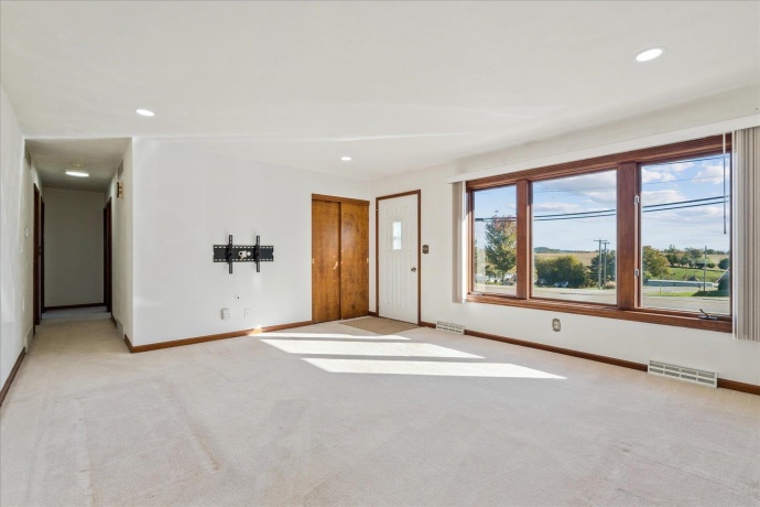 8920 Badger, EAST DUBUQUE, Illinois 61025, 3 Bedrooms Bedrooms, ,1 BathroomBathrooms,House,For Sale,Badger,202506709