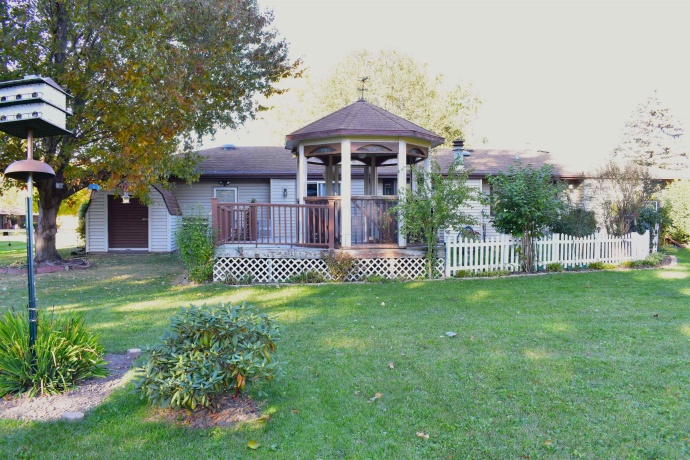 7596 Farmhome, CHERRY VALLEY, Illinois 61016, 2 Bedrooms Bedrooms, ,2 BathroomsBathrooms,House,For Sale,Farmhome,202506722