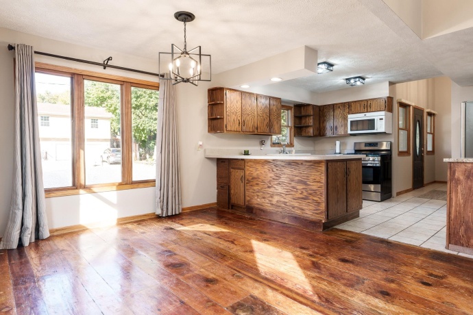 8217 Ravere, MACHESNEY PARK, Illinois 61115, 2 Bedrooms Bedrooms, ,2 BathroomsBathrooms,House,For Sale,Ravere,202506317