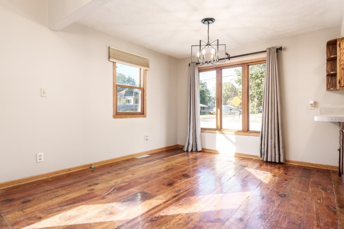 8217 Ravere, MACHESNEY PARK, Illinois 61115, 2 Bedrooms Bedrooms, ,2 BathroomsBathrooms,House,For Sale,Ravere,202506317