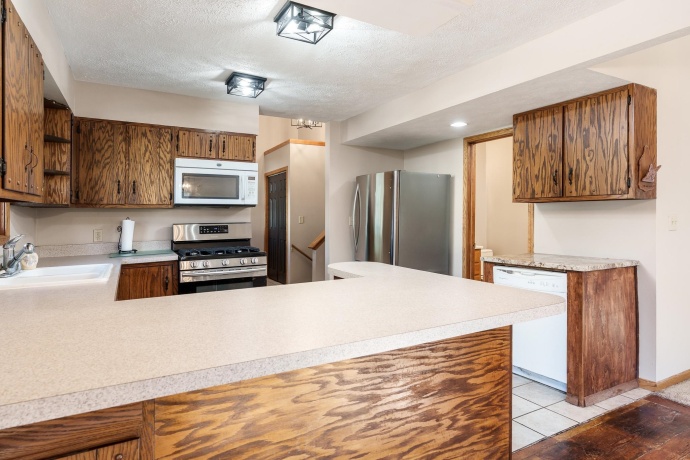 8217 Ravere, MACHESNEY PARK, Illinois 61115, 2 Bedrooms Bedrooms, ,2 BathroomsBathrooms,House,For Sale,Ravere,202506317