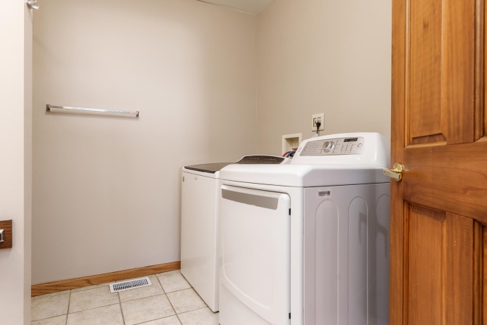 8217 Ravere, MACHESNEY PARK, Illinois 61115, 2 Bedrooms Bedrooms, ,2 BathroomsBathrooms,House,For Sale,Ravere,202506317