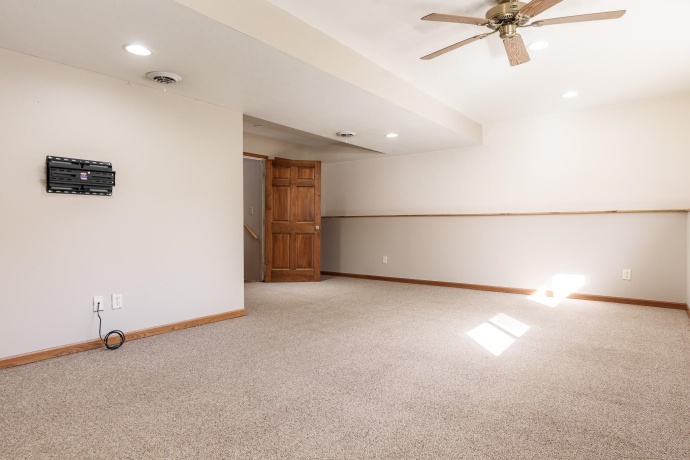 8217 Ravere, MACHESNEY PARK, Illinois 61115, 2 Bedrooms Bedrooms, ,2 BathroomsBathrooms,House,For Sale,Ravere,202506317