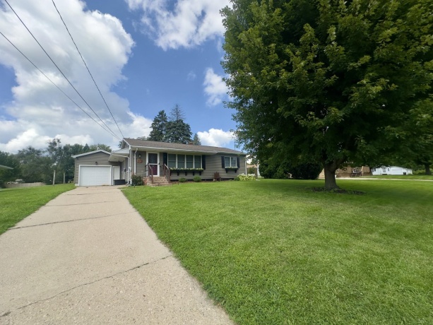 203 Ash, MORRISON, Illinois 61270, 2 Bedrooms Bedrooms, ,2 BathroomsBathrooms,House,For Sale,Ash,202505154