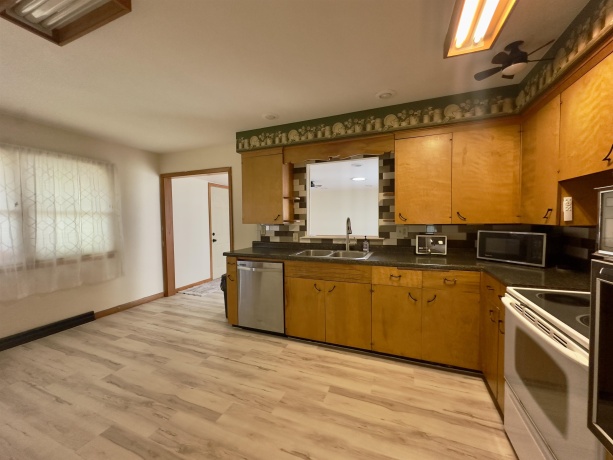 203 Ash, MORRISON, Illinois 61270, 2 Bedrooms Bedrooms, ,2 BathroomsBathrooms,House,For Sale,Ash,202505154