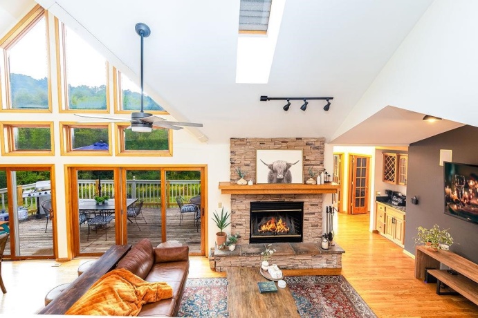 446 Territory, GALENA, Illinois 61036, 6 Bedrooms Bedrooms, ,6 BathroomsBathrooms,House,For Sale,Territory,202506733