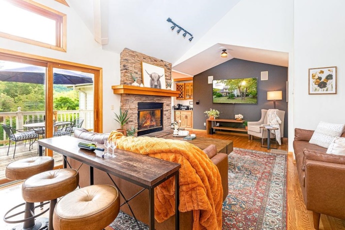 446 Territory, GALENA, Illinois 61036, 6 Bedrooms Bedrooms, ,6 BathroomsBathrooms,House,For Sale,Territory,202506733