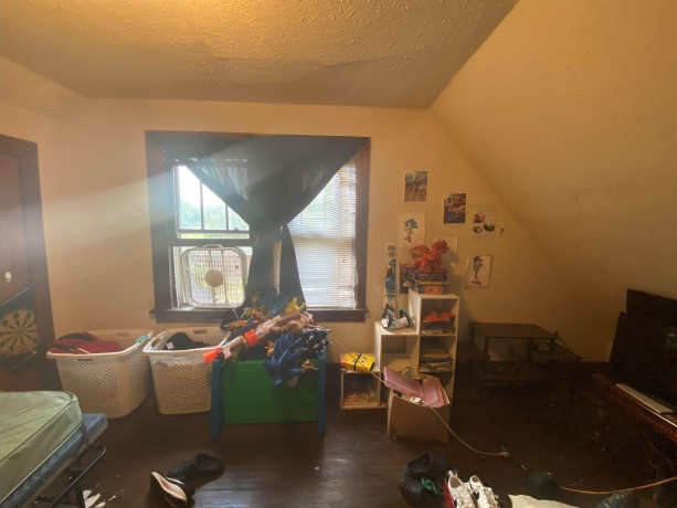 1017 Clover, ROCKFORD, Illinois 61102, 3 Bedrooms Bedrooms, ,2 BathroomsBathrooms,House,For Sale,Clover,202506734