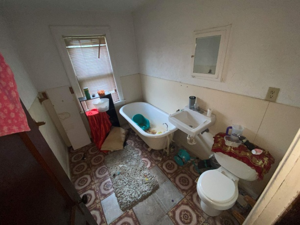 1017 Clover, ROCKFORD, Illinois 61102, 3 Bedrooms Bedrooms, ,2 BathroomsBathrooms,House,For Sale,Clover,202506734