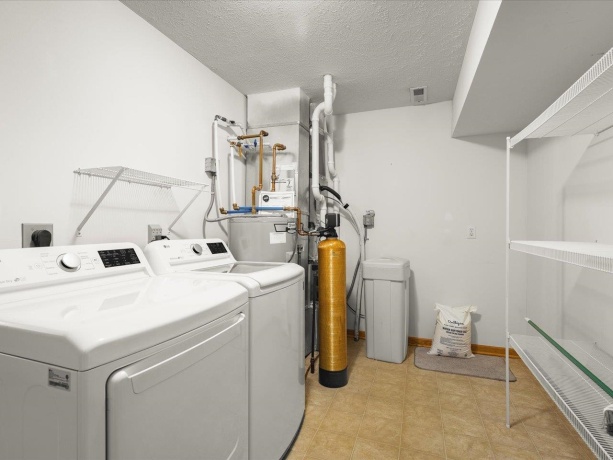 8628 Victory, MACHESNEY PARK, Illinois 61115, 2 Bedrooms Bedrooms, ,2 BathroomsBathrooms,Condominium,For Sale,Victory,202506736