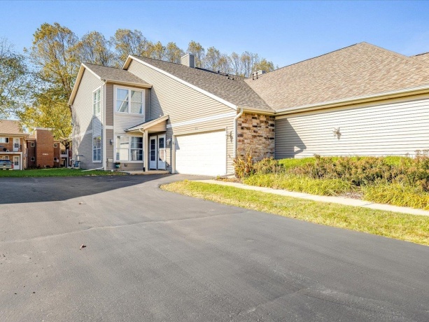 8628 Victory, MACHESNEY PARK, Illinois 61115, 2 Bedrooms Bedrooms, ,2 BathroomsBathrooms,Condominium,For Sale,Victory,202506736