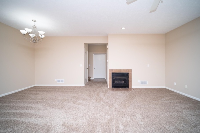 585 Clayton, SYCAMORE, Illinois 60178, 2 Bedrooms Bedrooms, ,2 BathroomsBathrooms,Condominium,For Sale,Clayton,202506745