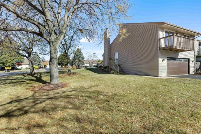 663 AMPHITHEATER DR #1, ROCKFORD, Illinois 61107, 2 Bedrooms Bedrooms, ,2 BathroomsBathrooms,Condominium,For Sale,AMPHITHEATER DR #1,202506746