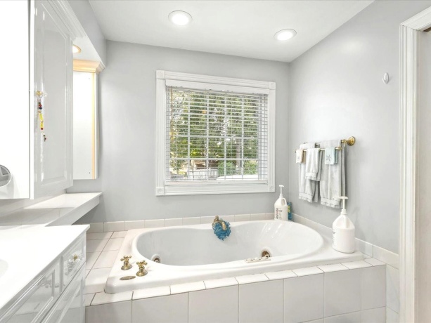 2356 SILVERTHORN, ROCKFORD, Illinois 61107, 4 Bedrooms Bedrooms, ,2 BathroomsBathrooms,House,For Sale,SILVERTHORN,202506494