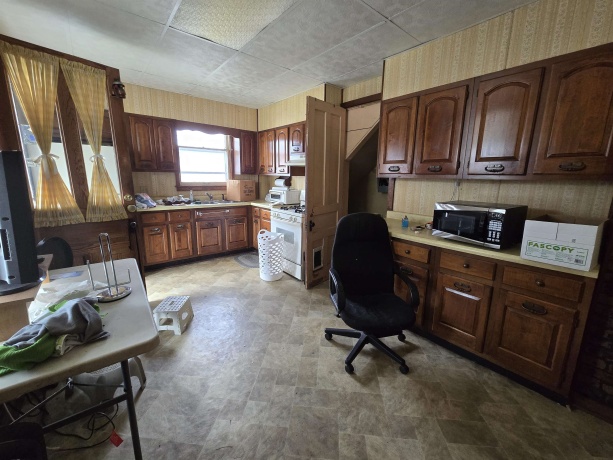 207 Division, POLO, Illinois 61064, 3 Bedrooms Bedrooms, ,1 BathroomBathrooms,House,For Sale,Division,202506762