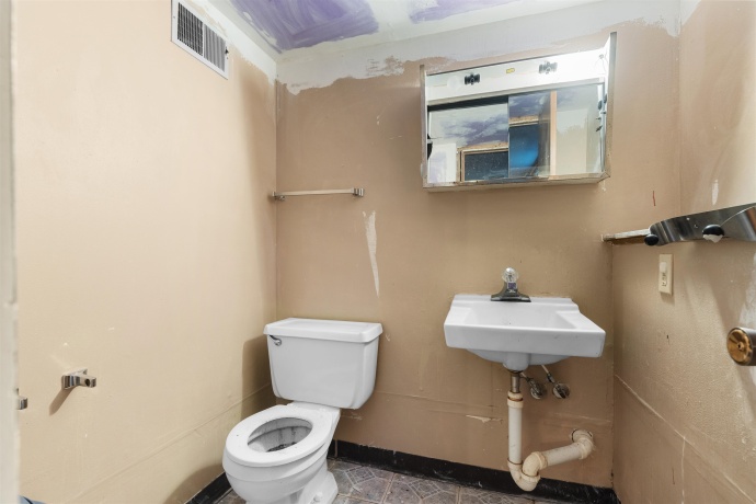 5008 Valentine, ROCKFORD, Illinois 61108, 3 Bedrooms Bedrooms, ,2 BathroomsBathrooms,House,For Sale,Valentine,202506765