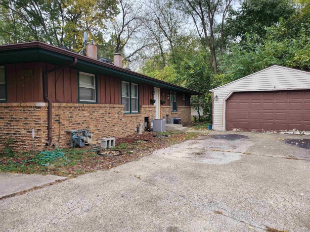 3035 Chateau, ROCKFORD, Illinois 61103, ,2 Units,For Sale,Chateau,202506576