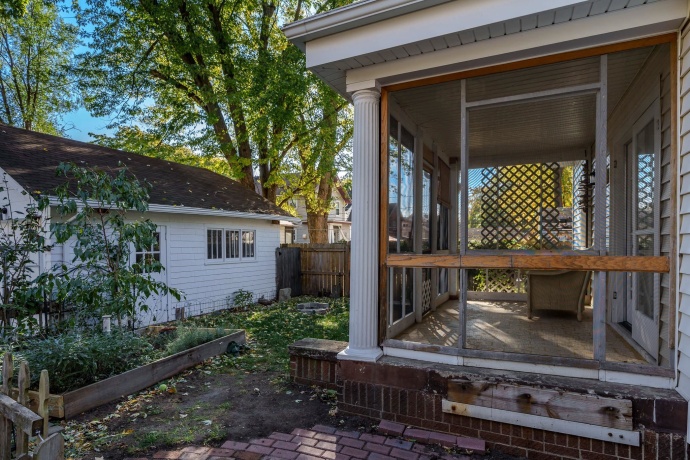 610 COTTAGE GROVE, ROCKFORD, Illinois 61103, 3 Bedrooms Bedrooms, ,1 BathroomBathrooms,House,For Sale,COTTAGE GROVE,202506777