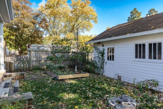 610 COTTAGE GROVE, ROCKFORD, Illinois 61103, 3 Bedrooms Bedrooms, ,1 BathroomBathrooms,House,For Sale,COTTAGE GROVE,202506777