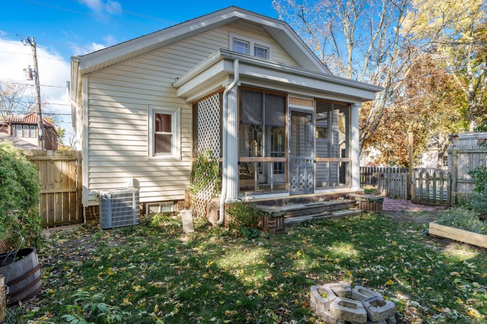 610 COTTAGE GROVE, ROCKFORD, Illinois 61103, 3 Bedrooms Bedrooms, ,1 BathroomBathrooms,House,For Sale,COTTAGE GROVE,202506777