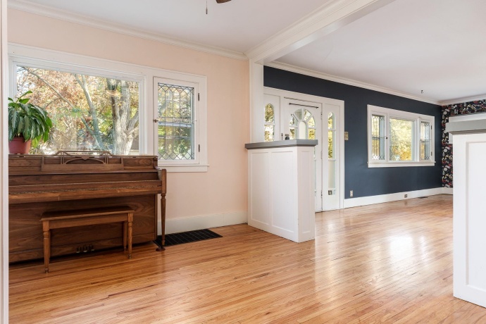 610 COTTAGE GROVE, ROCKFORD, Illinois 61103, 3 Bedrooms Bedrooms, ,1 BathroomBathrooms,House,For Sale,COTTAGE GROVE,202506777