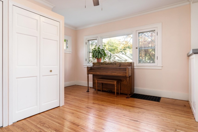 610 COTTAGE GROVE, ROCKFORD, Illinois 61103, 3 Bedrooms Bedrooms, ,1 BathroomBathrooms,House,For Sale,COTTAGE GROVE,202506777