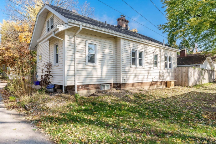 610 COTTAGE GROVE, ROCKFORD, Illinois 61103, 3 Bedrooms Bedrooms, ,1 BathroomBathrooms,House,For Sale,COTTAGE GROVE,202506777