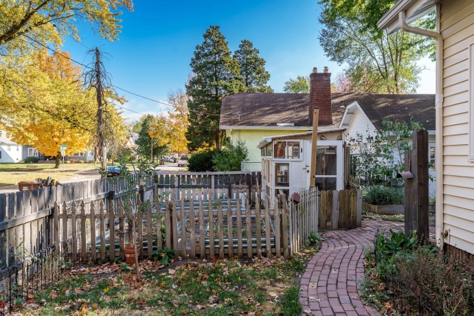 610 COTTAGE GROVE, ROCKFORD, Illinois 61103, 3 Bedrooms Bedrooms, ,1 BathroomBathrooms,House,For Sale,COTTAGE GROVE,202506777