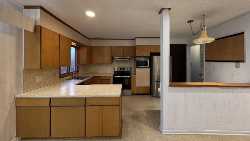 2032 Laurel, FREEPORT, Illinois 61032, 3 Bedrooms Bedrooms, ,2 BathroomsBathrooms,House,For Sale,Laurel,202506778