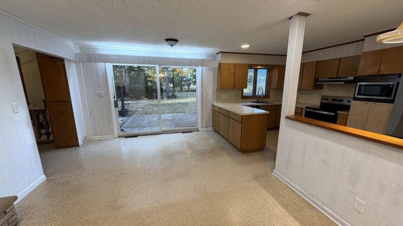 2032 Laurel, FREEPORT, Illinois 61032, 3 Bedrooms Bedrooms, ,2 BathroomsBathrooms,House,For Sale,Laurel,202506778