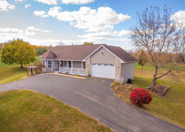 22782A Short, LANARK, Illinois 61046, 4 Bedrooms Bedrooms, ,4 BathroomsBathrooms,House,For Sale,Short,202506781