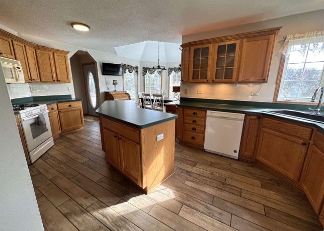 22782A Short, LANARK, Illinois 61046, 4 Bedrooms Bedrooms, ,4 BathroomsBathrooms,House,For Sale,Short,202506781